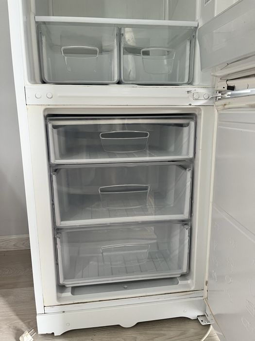 Холодильник indesit