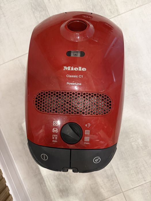 Ръчна прахосмукачка Miele Classic C1