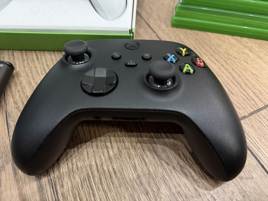 Xbox series X 1 Tb SSD + 2 геймпада
