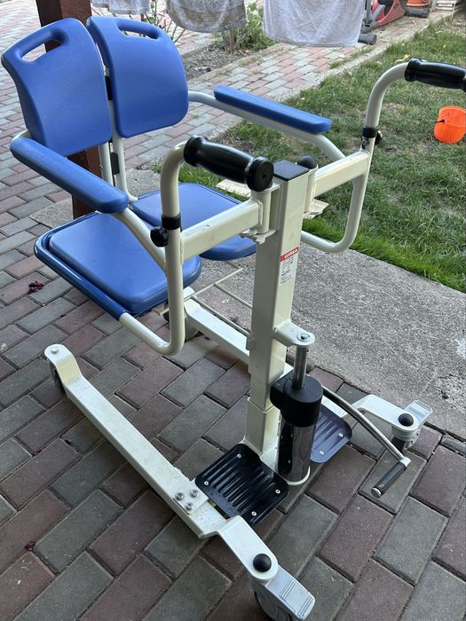 Scaun hidraulic pentru persoane cu handicap