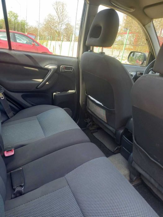 продавам Toyota Rav4