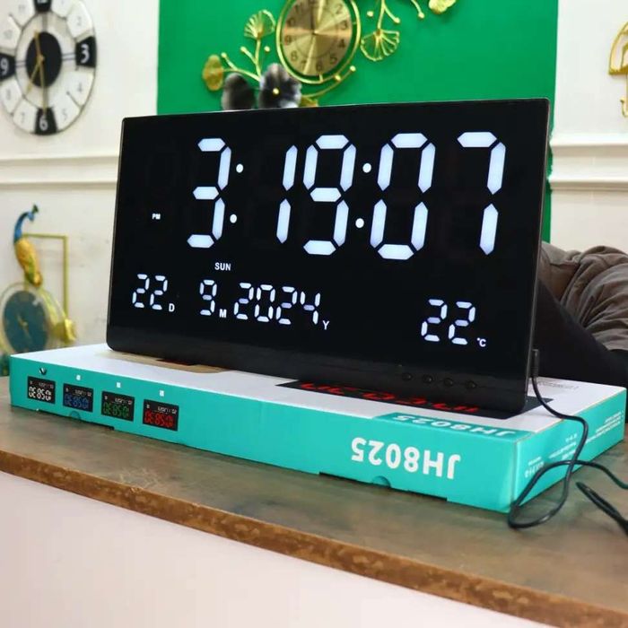 Электронный настенные часы метеостанция