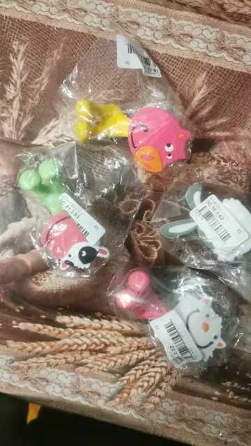 Suport pentru periuta de dinti cu animale si ventuza