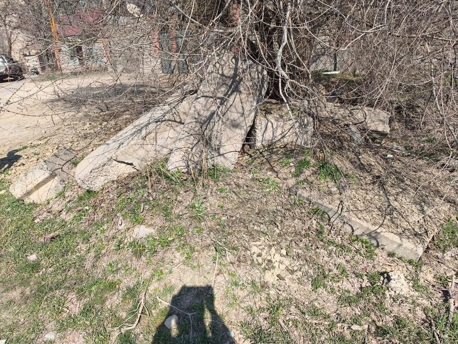 Бетонные блоки много