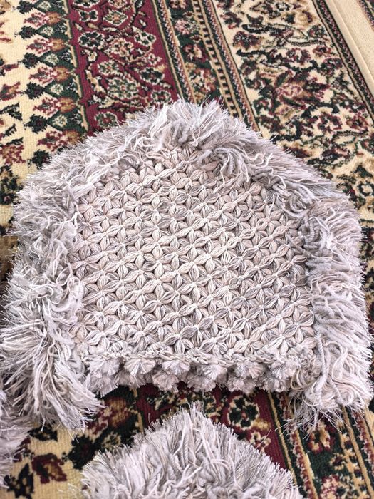 12tali stul ustiga koʻrpachalari va choynak tagiga va usti