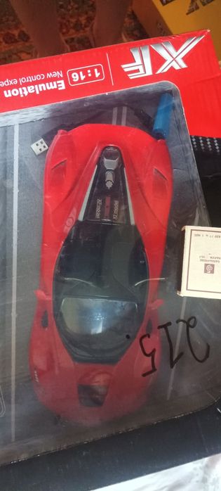 Машина на пульте управления.