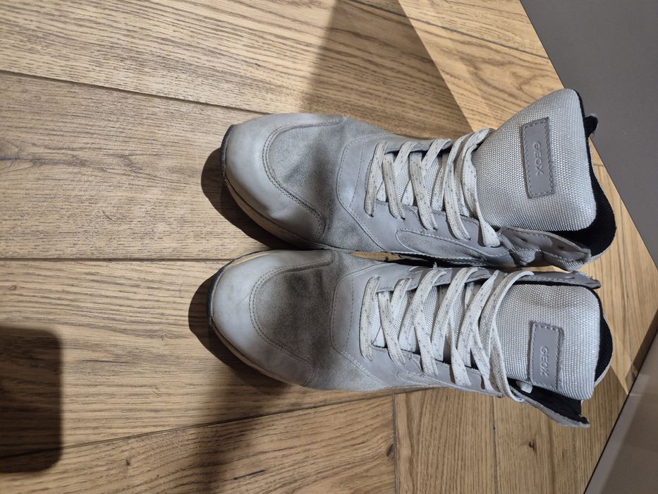 Отдам кроссовки бесплатно 37-37,5