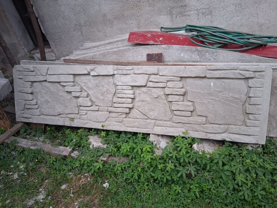 Vând gard din beton – 45 plăci + 13 stâlpi + 12 pălării – Hunedoara