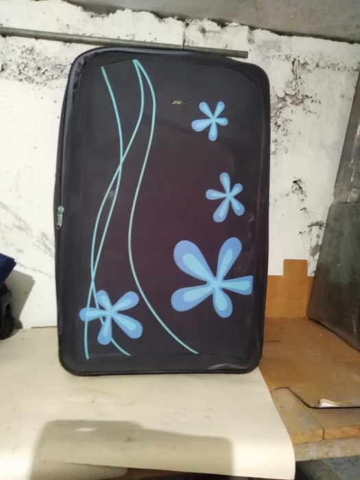 Aceste trolere sunt de vinzare