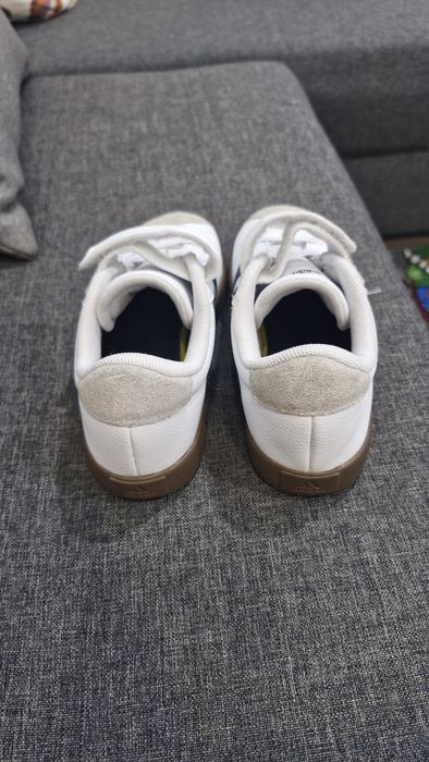 Adidasi adidas mărimea 32