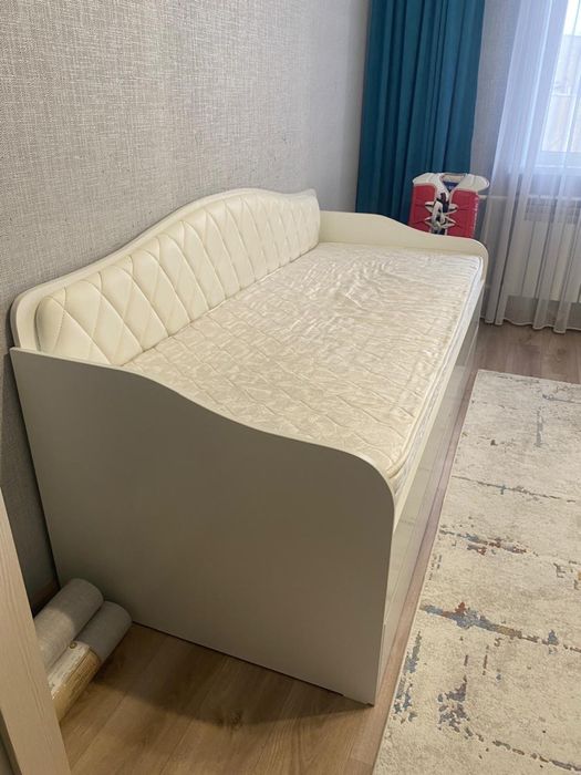 Кровать с матрасом