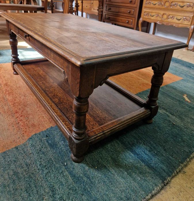 Правоъгълна холна маса от дъбов масив на две нива с чекмедже