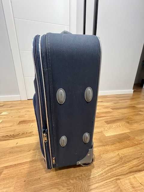 продам отличный удобный чемодан