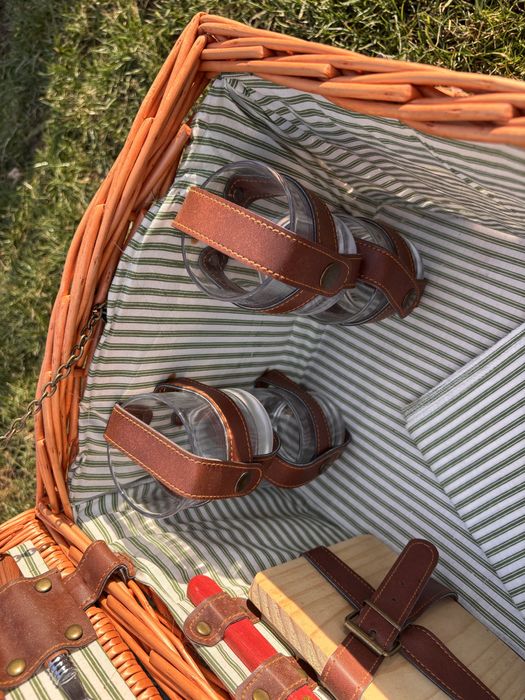 Cos picnic pentru 2 persoane din rachita naturala