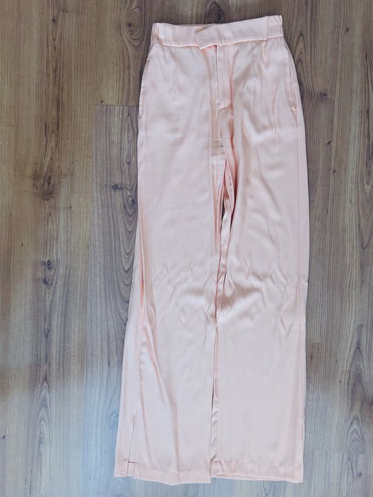 Нов панталони на Bershka