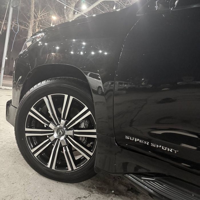 Lexus XL570  rangi qora