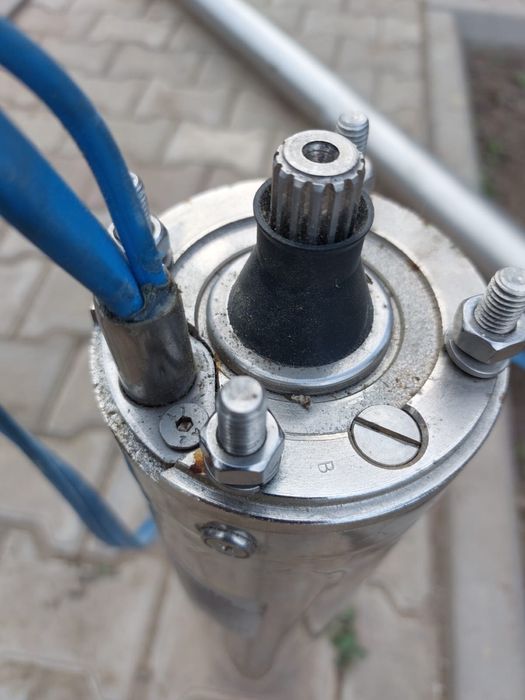 Vând Pompa Submersibila