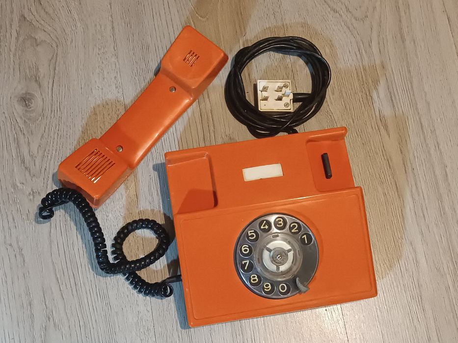 Стар телефон с шайба