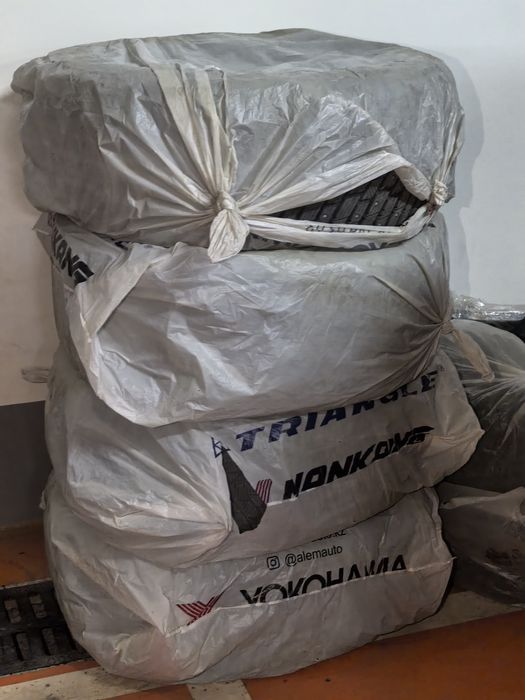 Продам 4 зимних шин с шипами
