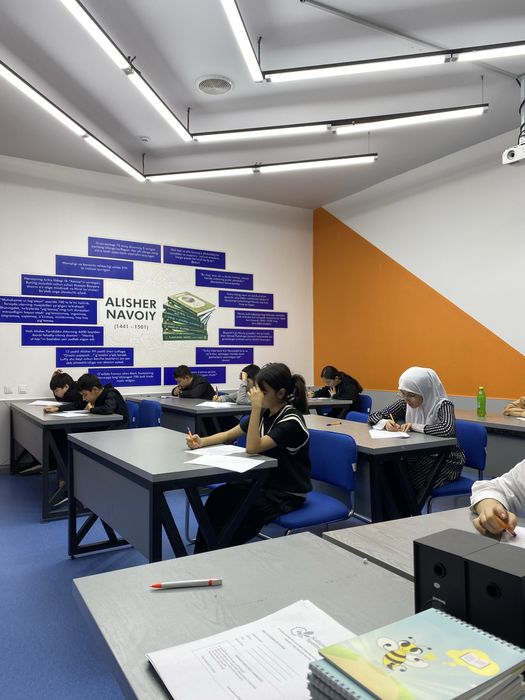 Преподователь английского языка