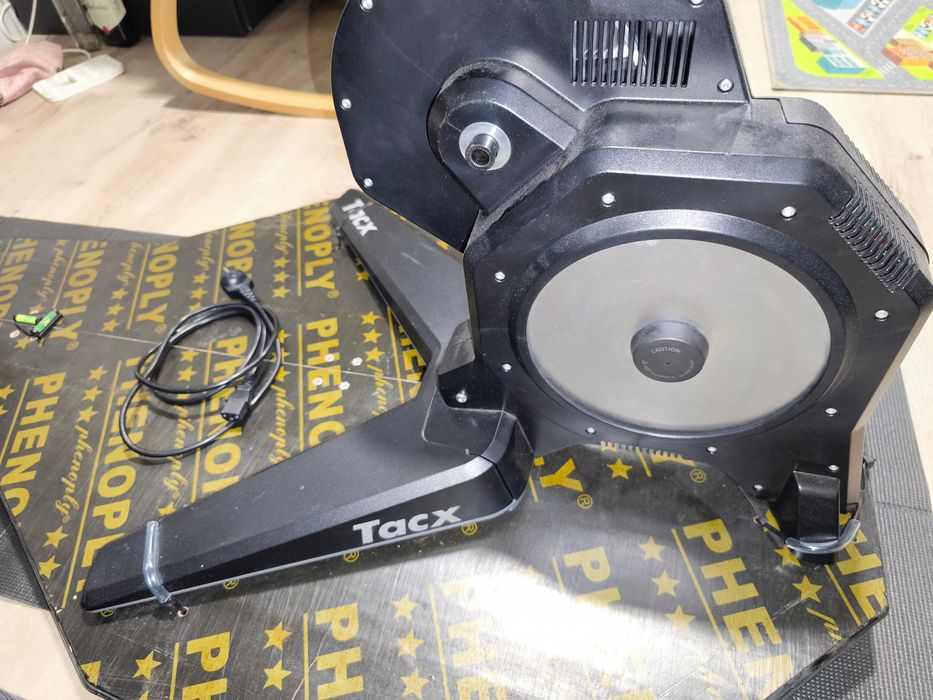 Tacx FLUX S Smart Trainer + Rocker Plate гр. Димитровград • OLX.bg