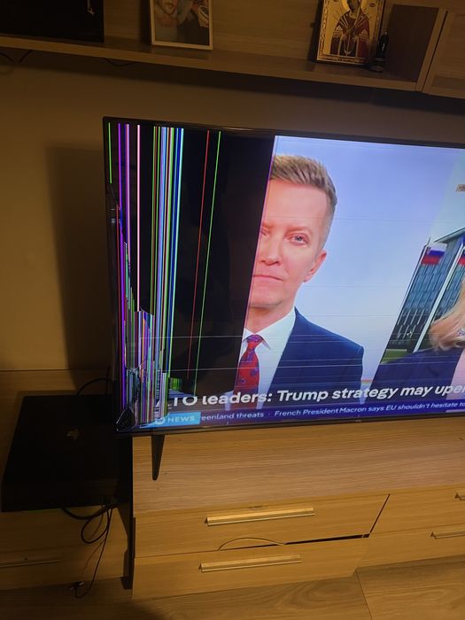 TCL cumprat de 2 aaptamani. S-a spart dispay-ul