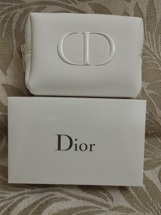 Косметичка Dior..