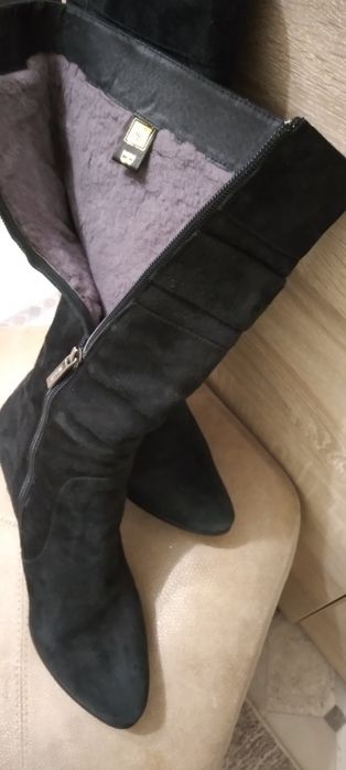 Продаются женские сапоги
