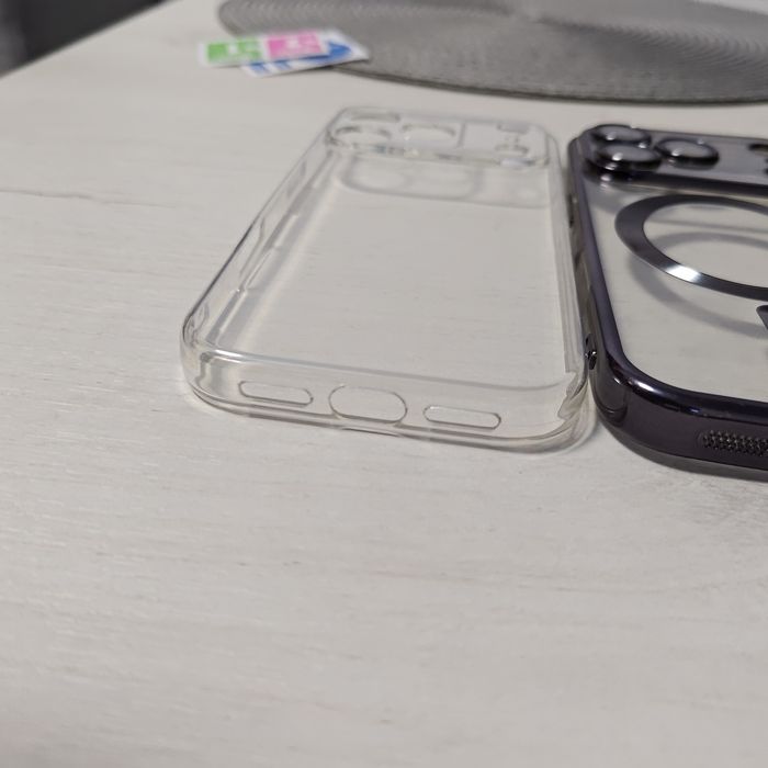 Продавам гръб и протектор за Iphone 17 pro