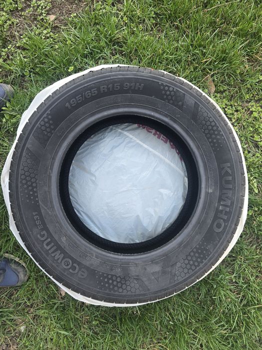 Продам две резины kumho 195/65/15 91H