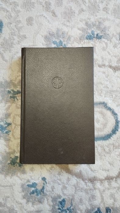 Продам 2 книги. Состояние отличное