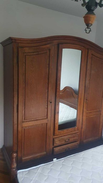 Mobilier dormitor din lemn