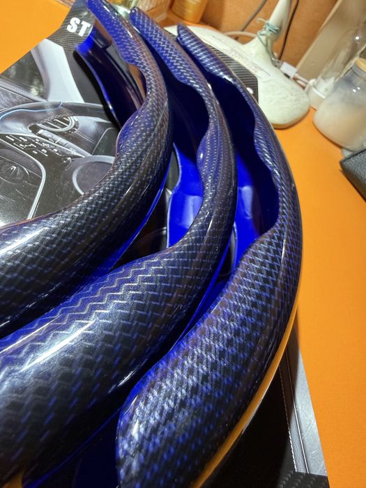 Husa pentru Volan - Aspect Fibra de Carbon cu Efect de Piele de Puthon