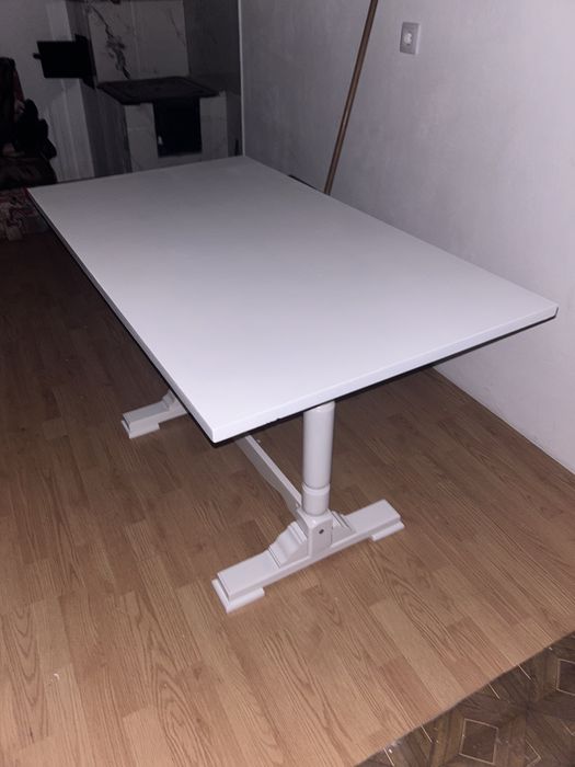 Masa  din lemn madiv