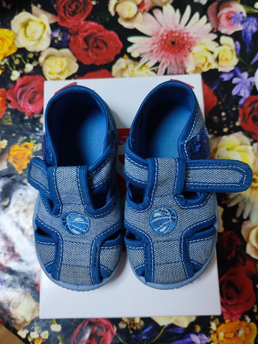 Детски пантофки и маратонки