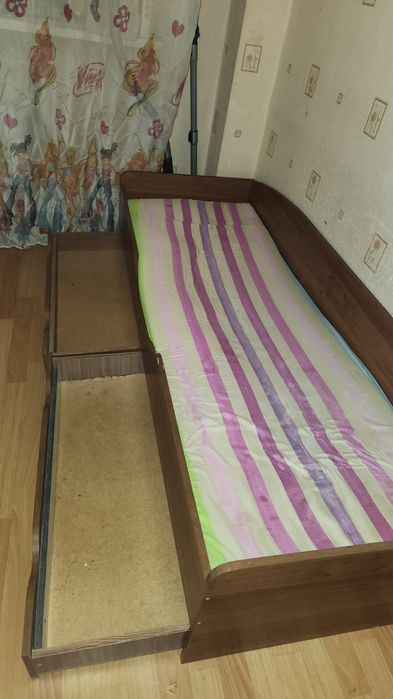 Кровать с матрасом