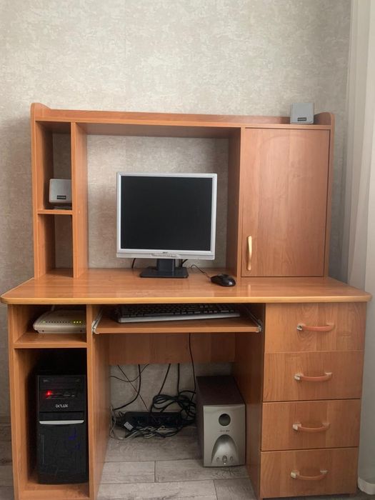 Продам компьютерный стол