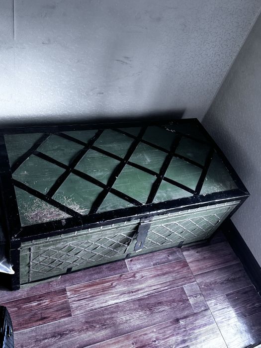 Сундук деревянный