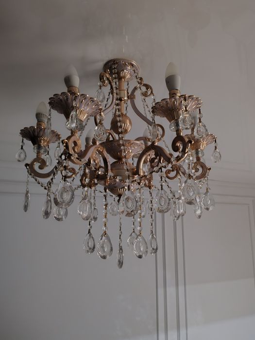 Люстра сатылады.