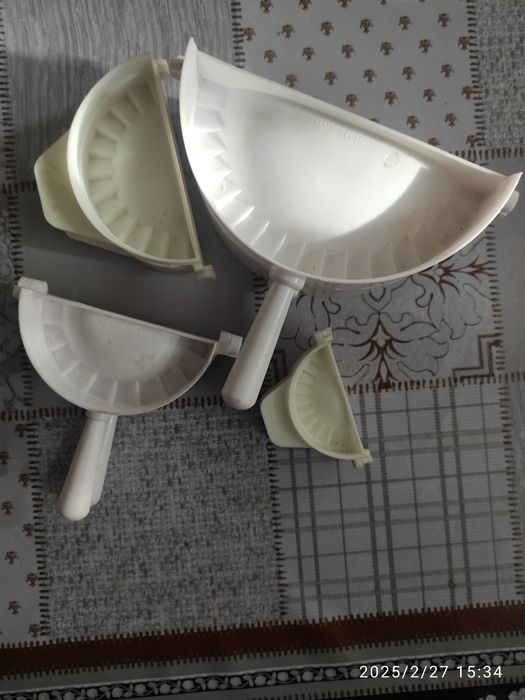 Продам прибор для изготовления чебурек, пельменей .