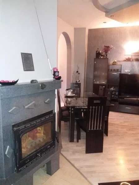 Продава се Тристаен апартамент в Велико Търново, Център - 90 кв.м за 1356 €/кв.м - Снимка #1