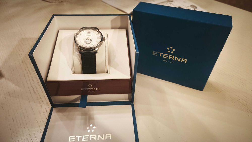 Швейцарски часовник Eterna 334.005 (Madison Big Date Small Seconds)