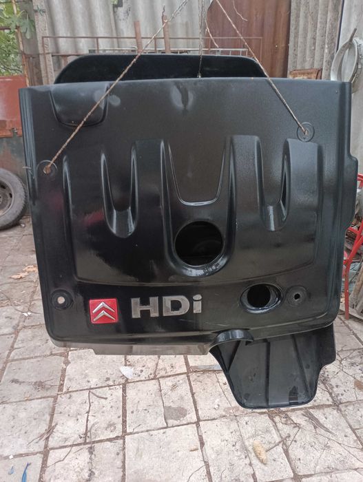 Капак за двигател