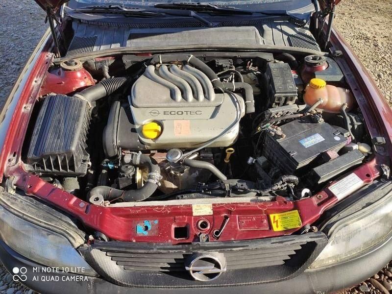 Opel mashinasi  sotiladi