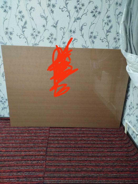 Uy uchun stol juda qulay va mustahkam