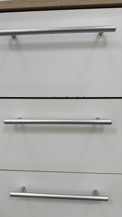 Комод с выдвижными ящиками