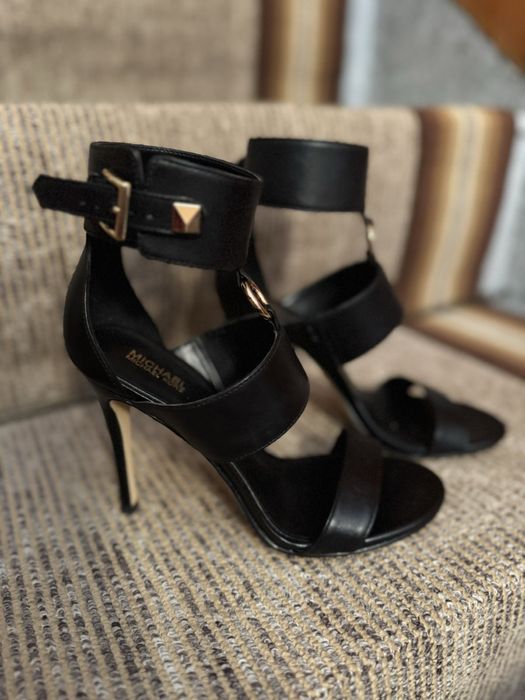 Високи токчета Michael Kors