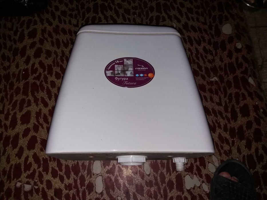 Продам бачок для унитаза