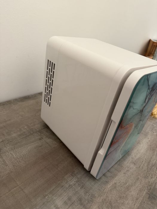 Мини холодильник для косметики