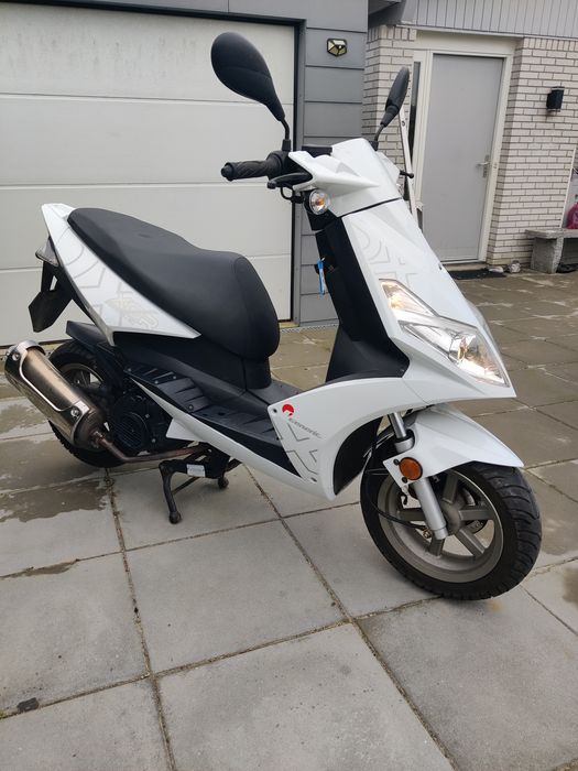 Scuter 125 cm cubi